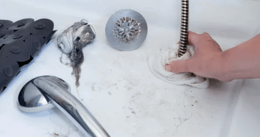 comment déboucher une douche eau bricolage marc de café débouchage siphon cheveux résultat baignoire bonde