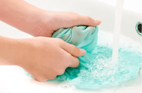 astuces produit laver son linge laine savon de marseille maison tissu lessive à la main