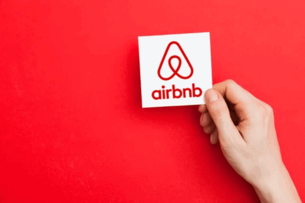 Statut de superhost airbnb annonce page bas haut location hospitalité fait mesure critères e-mails logements bonus cela signifie phrase distinction utilisateurs sites