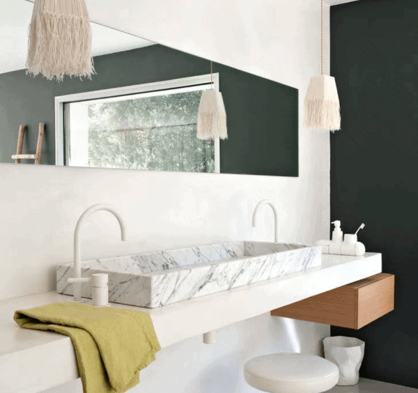 salle de bain marbre noir effet produits design blocs finition baignoire forme œuvre roche rose vert art déco valeur projets rose