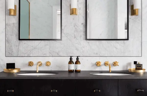 salle de bains marbre baignoire design finition forme exemple avantages ambiance goûts entretien salles matériaux noir choix veinages fonction