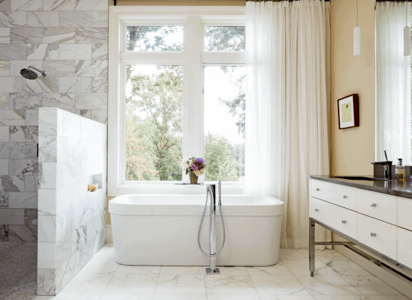 salle de bains marbre plus value travers pierre naturelle matériau article veines calcite produits élégance effet réalisation mobilier