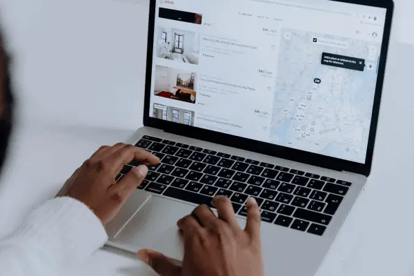 service voyageur commission airbnb airbnb plus hôte total de la réservation questions processus contenu site web location de vacances mise à jour