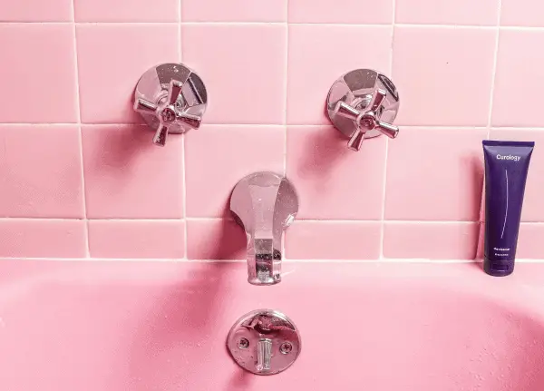 salle de bain crasse éponge non abrasive maison baignoires bicarbonate vaporisateur l'acide citrique ménage